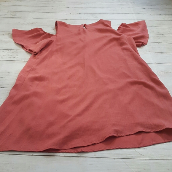 Love Reign dusty rose cold shoulder flutter sleeve trapeze dress size small - Picture 4 of 5